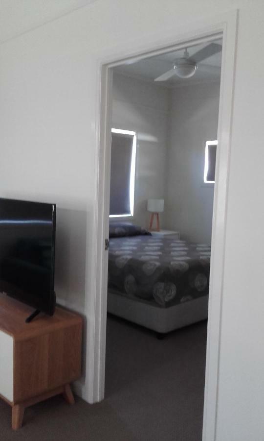 אגנס ווטר Mango Tree Motel מראה חיצוני תמונה